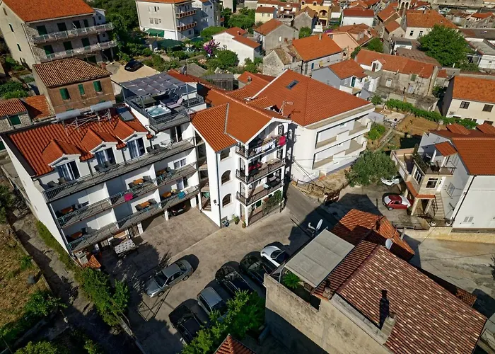 Apartments & Rooms Zaja
